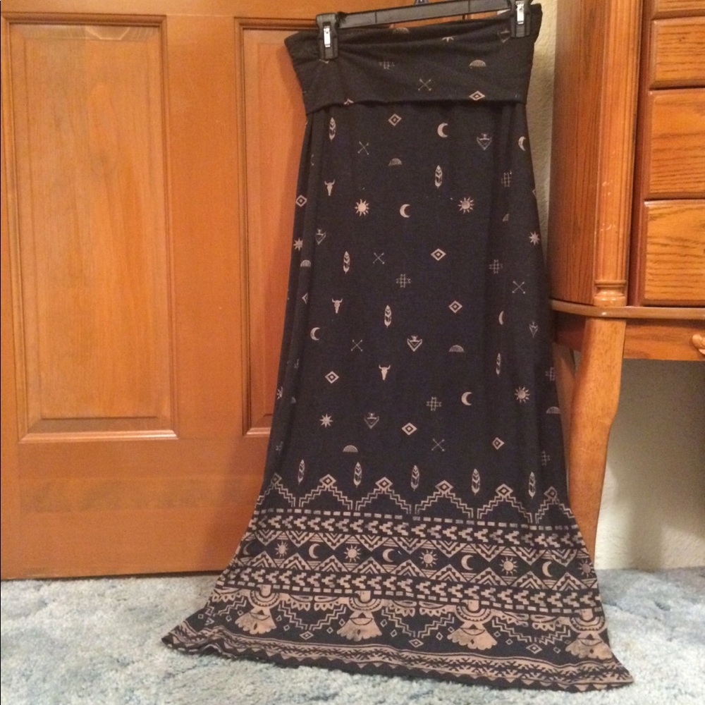 Mossimo Black Tribal Print Maxi Skirt